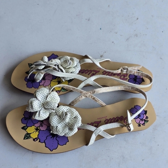 $69 New Poetic License London Leather Floral Sandal 8.5M Thong Buckle Boho Artsy - Picture 8 of 15